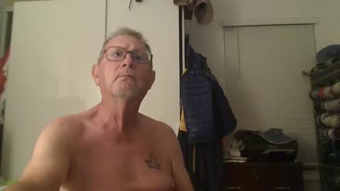 Snapshot of troffer1020 chatting on November 20, 1:50 am Troffer online show from November 20, 1:50 am