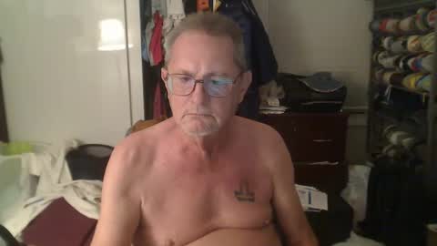 Snapshot of troffer1020 chatting on December 3, 2:52 am Troffer online show from December 3, 2:52 am