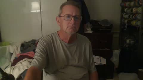 Snapshot of troffer1020 chatting on December 4, 1:26 am Troffer online show from December 4, 1:26 am