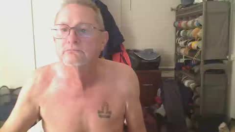 Snapshot of troffer1020 chatting on February 3, 2:53 am Troffer online show from February 3, 2:53 am