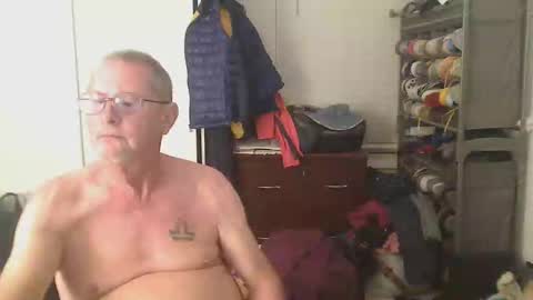 Snapshot of troffer1020 chatting on February 10, 1:21 am Troffer online show from February 10, 1:21 am