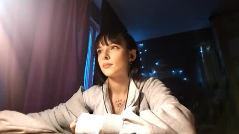 Snapshot of trudymersereau chatting on December 23, 6:11 am Poly online show from December 23, 6:11 am