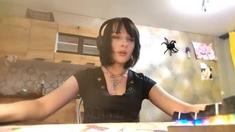 Snapshot of trudymersereau chatting on January 8, 2:30 pm Poly online show from January 8, 2:30 pm