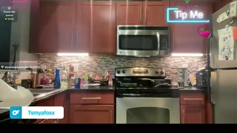 tsfoxx online show from May 13, 1:52 pm