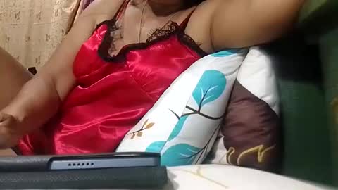 Mae online show from February 12, 8:59 pm