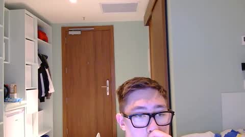 tudorasputas online show from April 19, 12:00 am