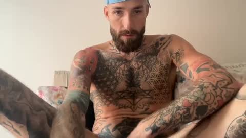 Tuhands online show from August 4, 9:34 am