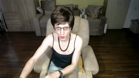 Clementine online show from April 3, 7:39 am