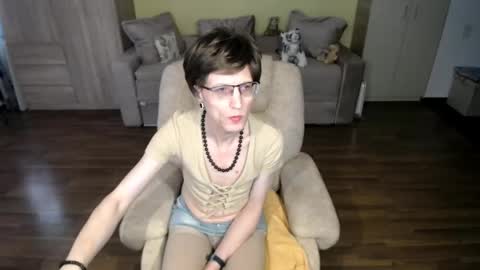 Clementine online show from April 16, 7:53 am