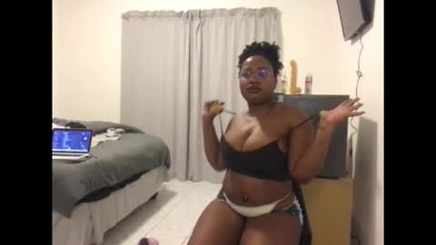 Twerking Temptress online show from May 28, 1:25 am