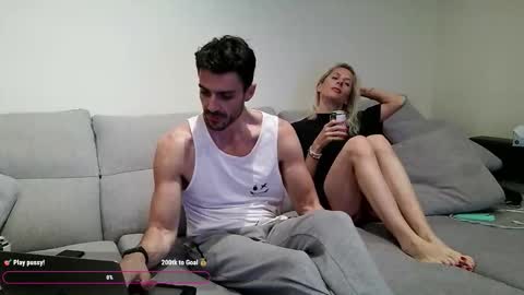 two_hot_to_handle online show from February 18, 8:27 pm