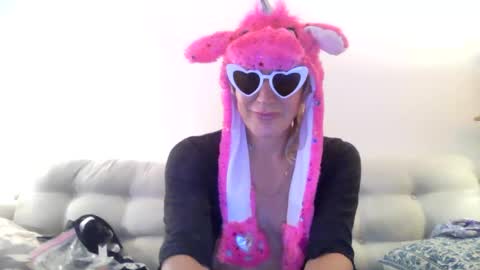 twoboobsonepenis online show from May 16, 2:41 am