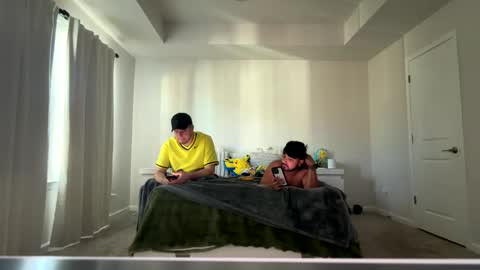 Snapshot of twolatinsmen chatting on November 23, 6:52 pm twolatinsmen online show from November 23, 6:52 pm