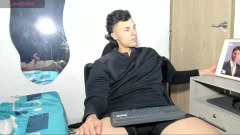 Snapshot of tyler_axel chatting on July 6, 1:46 am tyler_axel online show from July 6, 1:46 am