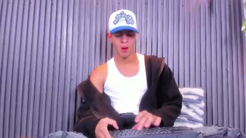 tyler_noir online show from June 15, 12:07 pm