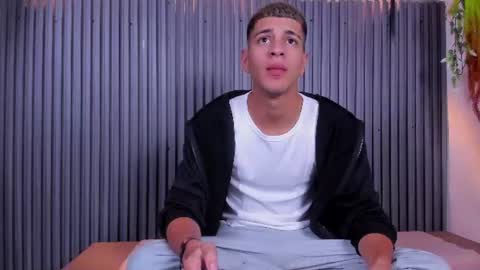 tyler_noir online show from June 19, 11:47 am
