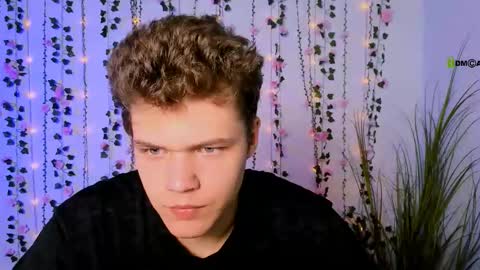 tyler_sparks_ online show from September 17, 5:42 am