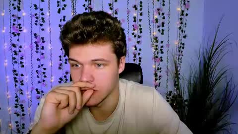 tyler_sparks_ online show from September 21, 6:42 pm