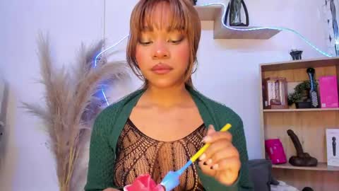 tylla__ online show from April 12, 11:21 pm