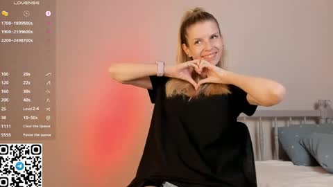 Snapshot of tyty_pupu chatting on May 19, 6:36 pm Christine 3 Next broadcast tomorrow at 2100 GMT 5 online show from May 19, 6:36 pm