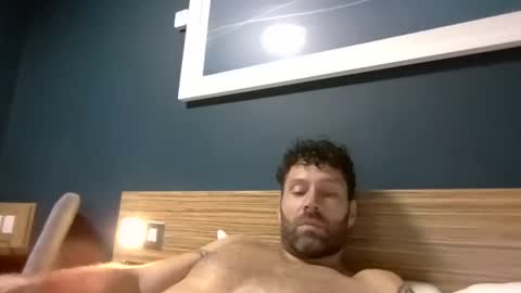 ukguyitsme online show from November 26, 11:28 pm