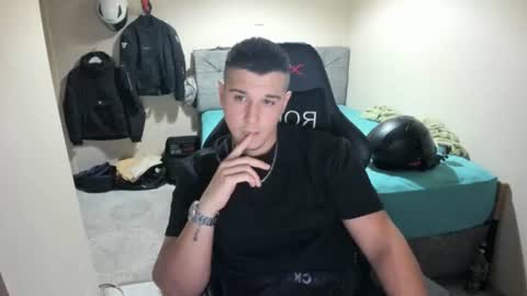 Snapshot of ulxer chatting on July 17, 7:08 pm hi im mike tyson - online show from July 17, 7:08 pm
