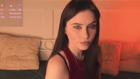 Una  online show from February 26, 10:36 am