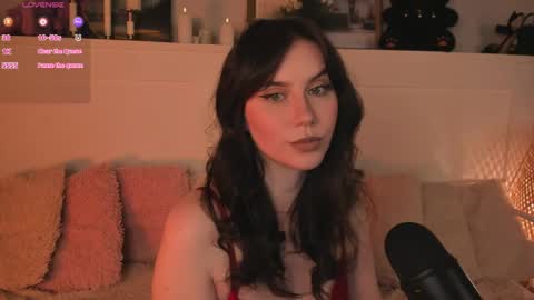 Una  online show from April 17, 10:07 am