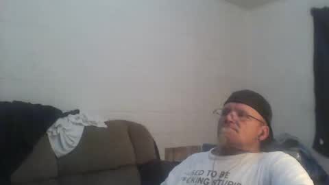 Snapshot of unclemuff chatting on December 23, 3:04 am unclemuff online show from December 23, 3:04 am