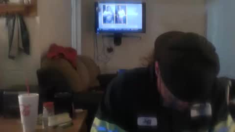 Snapshot of unclemuff chatting on February 15, 12:29 am unclemuff online show from February 15, 12:29 am