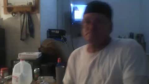 Snapshot of unclemuff chatting on February 25, 5:39 am unclemuff online show from February 25, 5:39 am