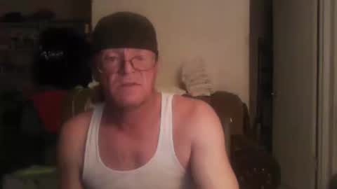 Snapshot of unclemuff chatting on March 9, 11:14 am unclemuff online show from March 9, 11:14 am