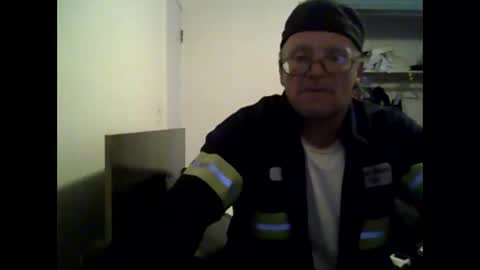 Snapshot of unclemuff chatting on May 28, 12:19 am unclemuff online show from May 28, 12:19 am