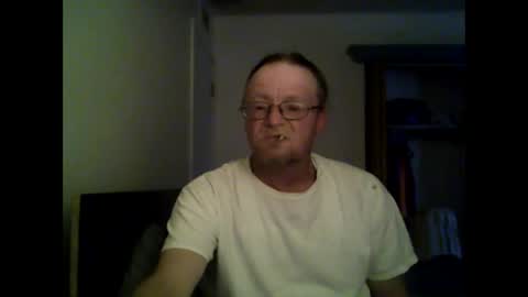Snapshot of unclemuff chatting on June 8, 9:48 pm unclemuff online show from June 8, 9:48 pm