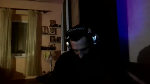 Snapshot of underguy19 chatting on October 29, 9:05 pm underguy19 online show from October 29, 9:05 pm