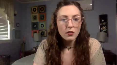 Snapshot of unicornfairy55 chatting on May 24, 3:17 pm Lola Moonstone online show from May 24, 3:17 pm