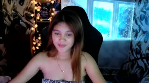 Snapshot of ur_prettyangel chatting on July 10, 12:30 pm ur_prettyangel online show from July 10, 12:30 pm