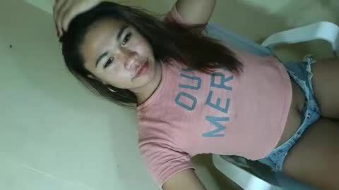 Snapshot of urasian_pinayxxx chatting on February 15, 4:20 am Alvie online show from February 15, 4:20 am