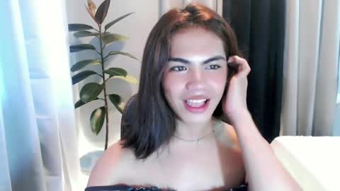 Snapshot of urbaby_anthony chatting on June 25, 5:23 am urbaby_anthony online show from June 25, 5:23 am