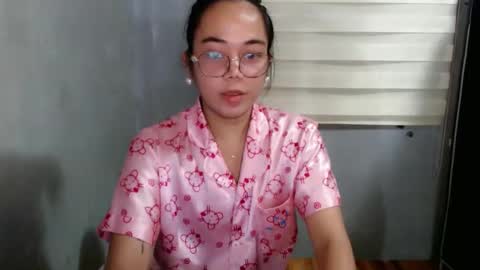urbabydollx16 online show from May 17, 4:32 am