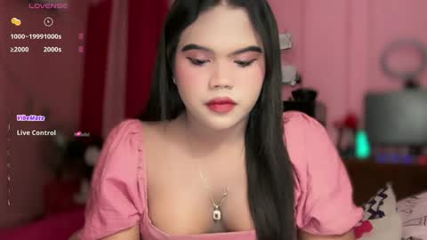 Snapshot of urbabysofia0305 chatting on June 1, 7:04 pm Sofia online show from June 1, 7:04 pm