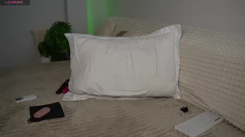 Snapshot of urblonde001 chatting on June 14, 2:24 am Ksenia Pterson online show from June 14, 2:24 am