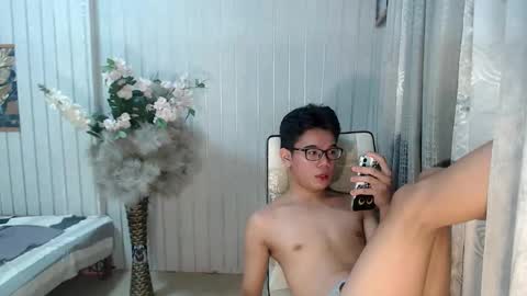 urdreamboy_doms online show from April 22, 5:58 pm