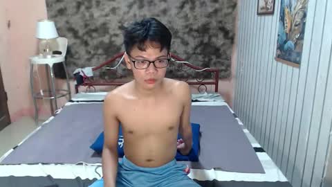 urdreamboy_doms online show from May 6, 6:52 am