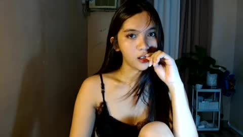 Snapshot of urdreamgirl_ chatting on July 17, 2:45 pm Trixie online show from July 17, 2:45 pm
