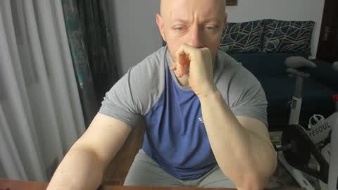 Snapshot of urgymcrush chatting on February 6, 2:11 am UrGymCrush online show from February 6, 2:11 am