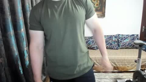 Snapshot of urgymcrush chatting on October 9, 9:35 pm UrGymCrush online show from October 9, 9:35 pm