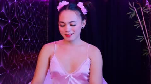 Snapshot of urhot_maxine chatting on July 18, 12:15 am urhot_maxine online show from July 18, 12:15 am
