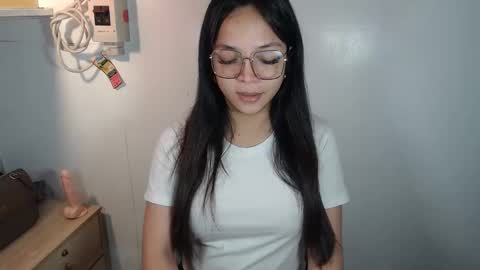 urhotangela online show from March 4, 8:04 pm