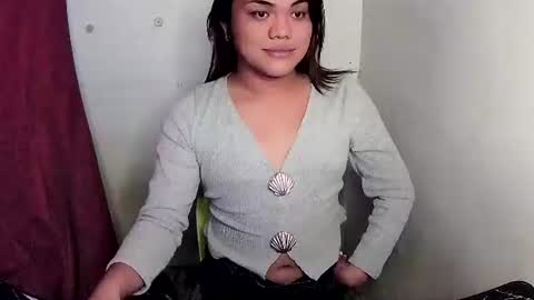 urhottie_bella online show from December 18, 7:03 am